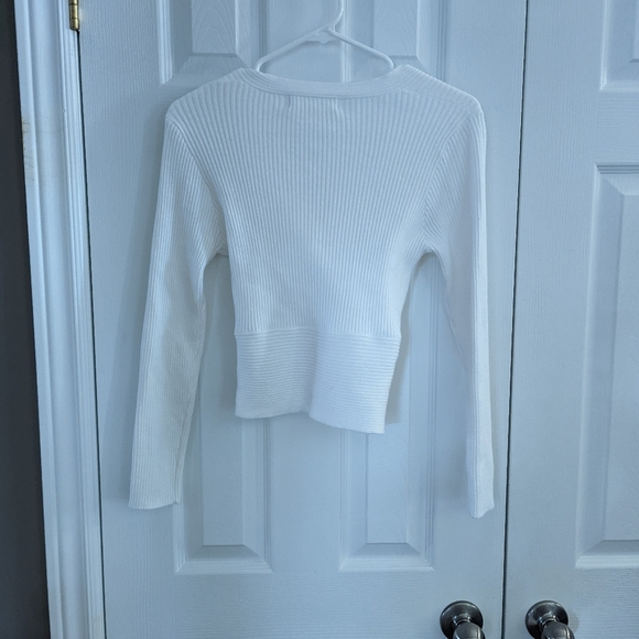 White long sleeve - Picture 3 of 3